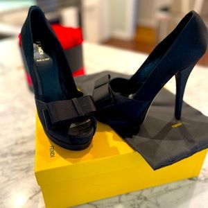 Fendi Spuntata Raso Nero Heels